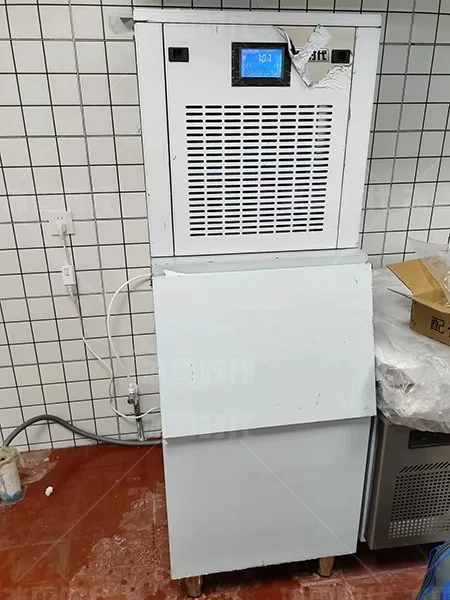 200-kilogram snowflake ice-making machine for catering applications